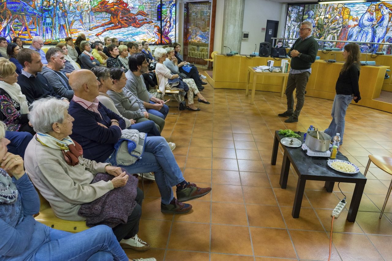 Giussano, successo per lo  spettacolo del “Pescatore di libri”