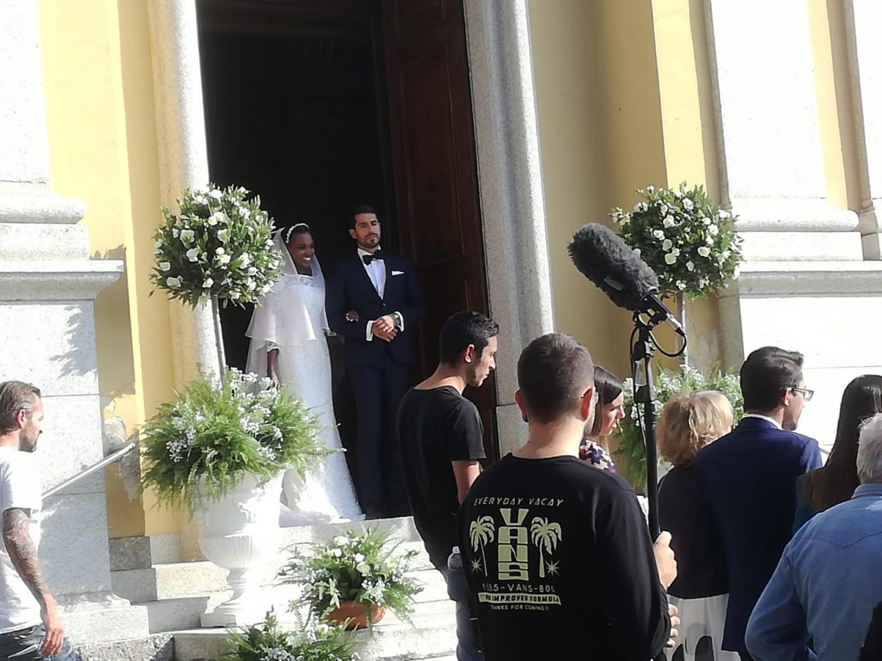 Carate, la chiesa di Costa Lambro trasformata in un set