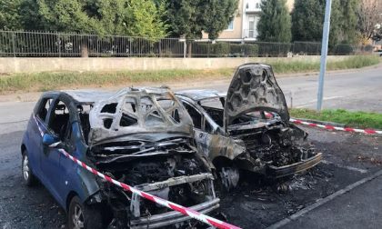 Incendio all'alba a Carate Brianza, a fuoco due auto