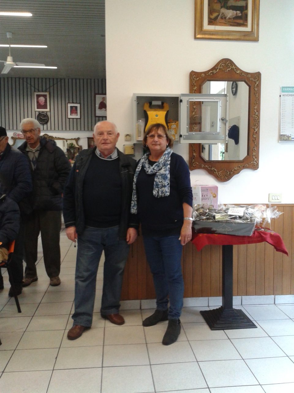 Socio generoso regala il defibrillatore al Centro anziani
