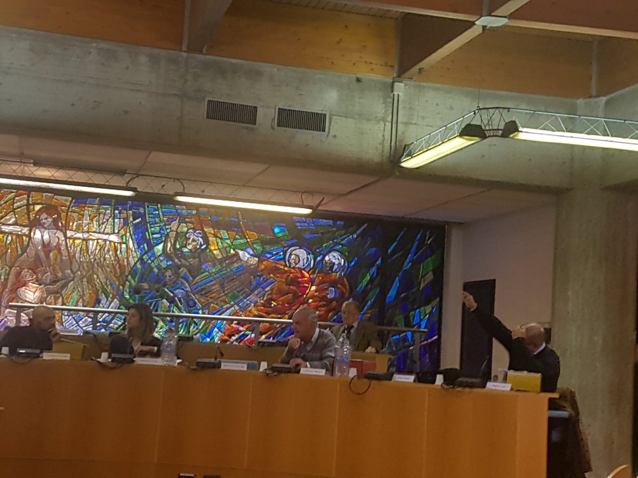 Giussano, show con tanto di urla in Consiglio comunale. VIDEO