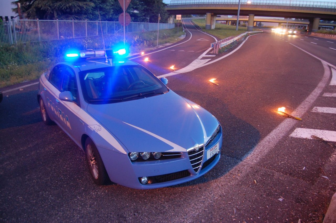 Fermato dalla Polizia stradale con la patente falsa
