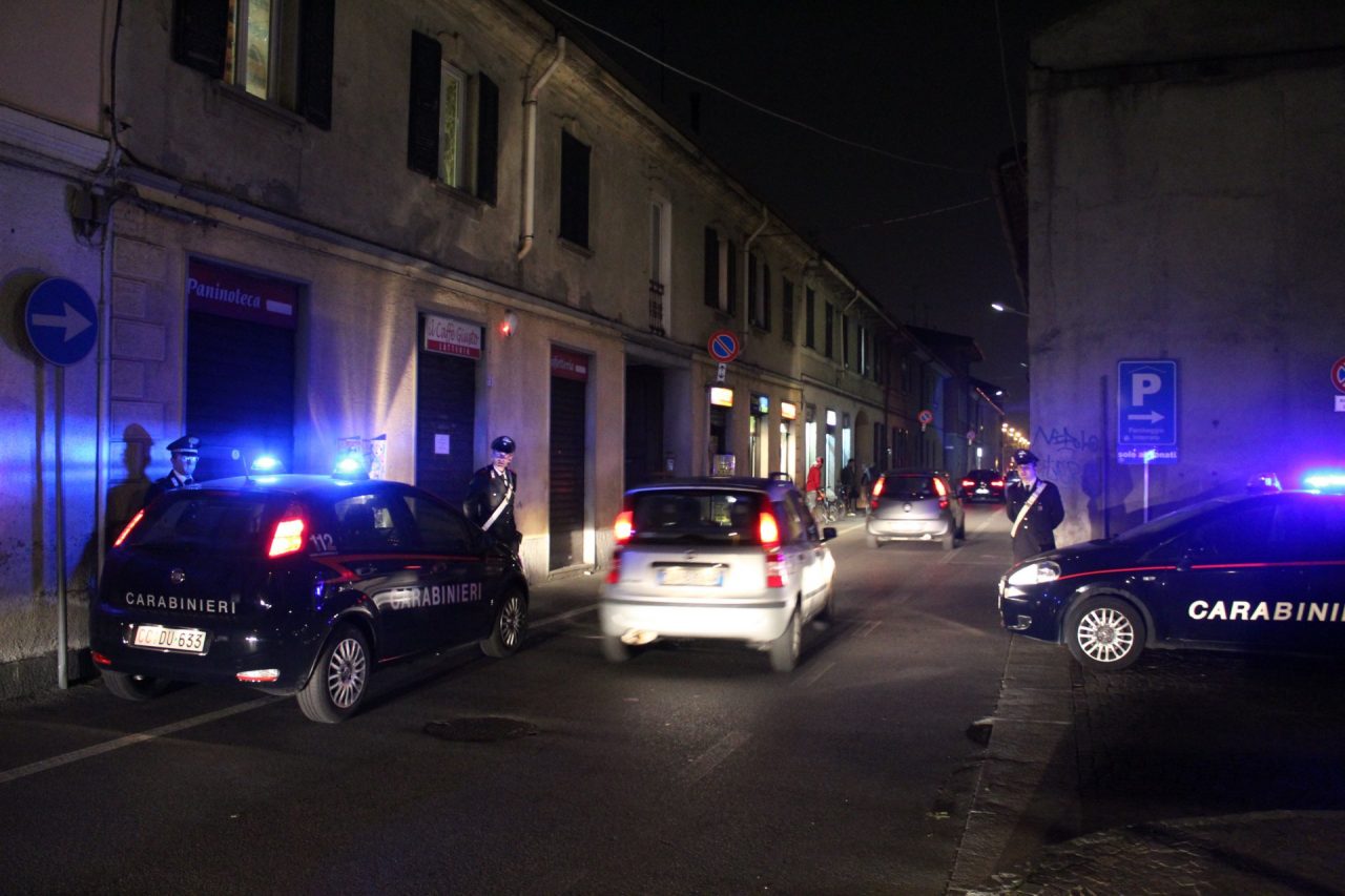 Maxi furto in cartoleria, incastrati da un compasso: denunciati