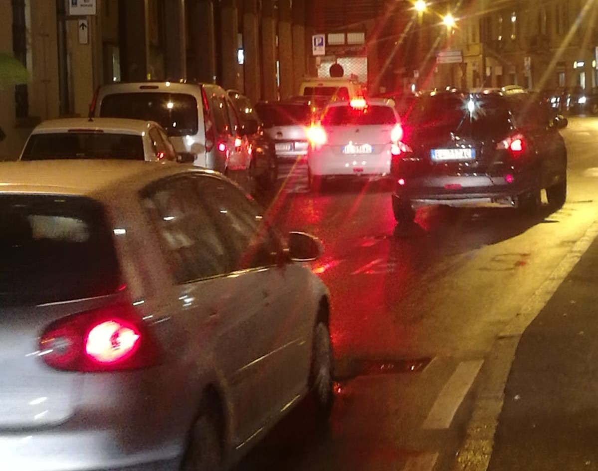 Parcheggio selvaggio, multe e proteste dei negozianti