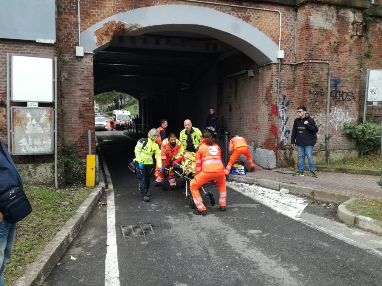 E’ una studentessa di Meda la 14enne precipitata dal ponte della stazione