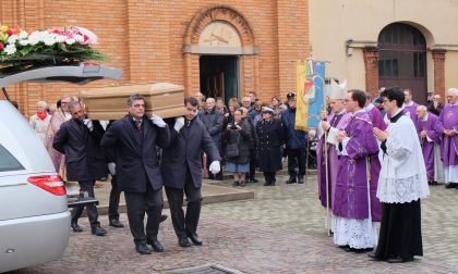 L'ultimo saluto ieri mattina a Muggiò a don Carlo Branca
