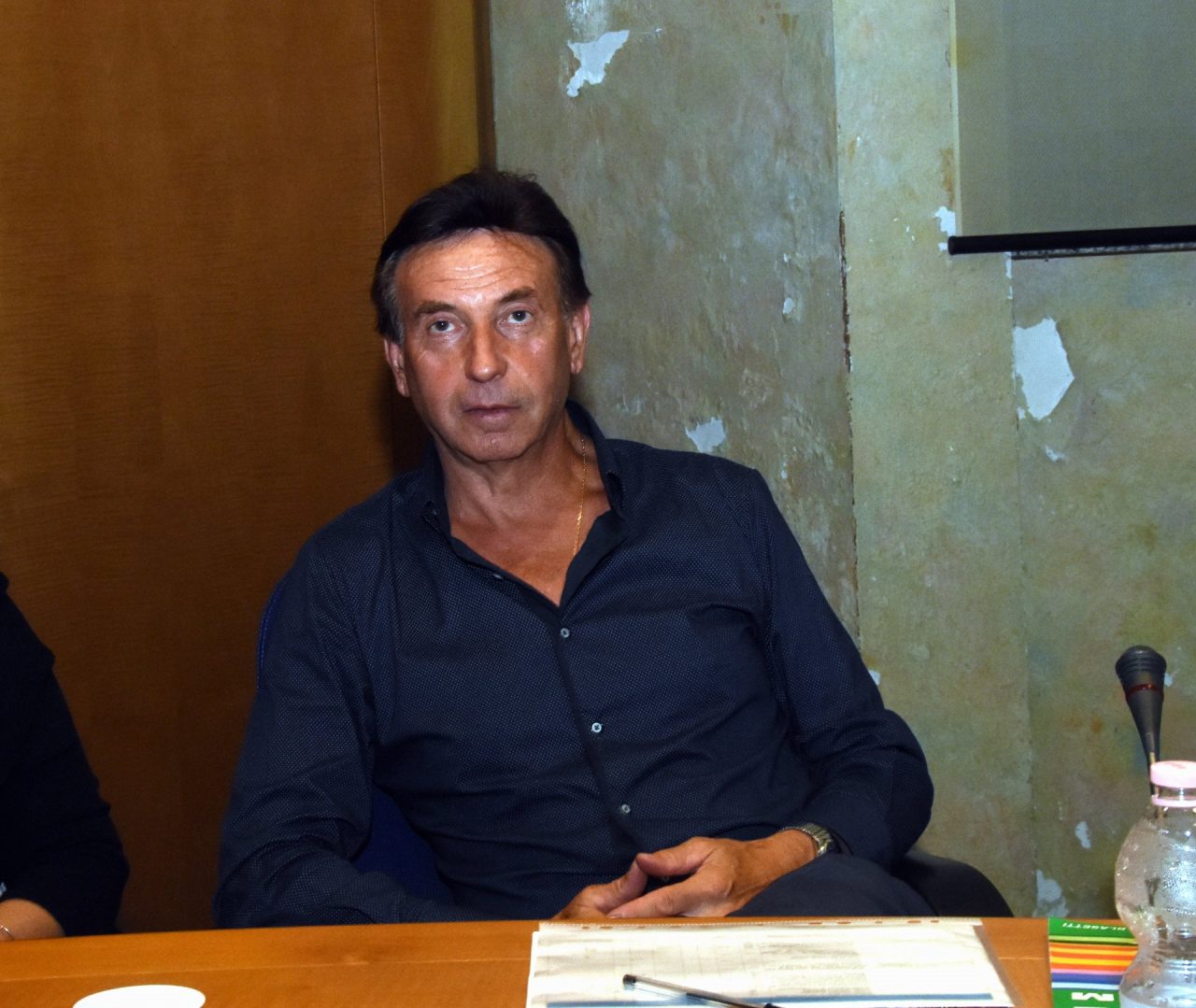 Carate, senso unico e otto posteggi in via Rossi