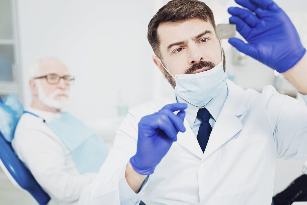 Implantologia metal-free: i vantaggi di utilizzare la ceramica