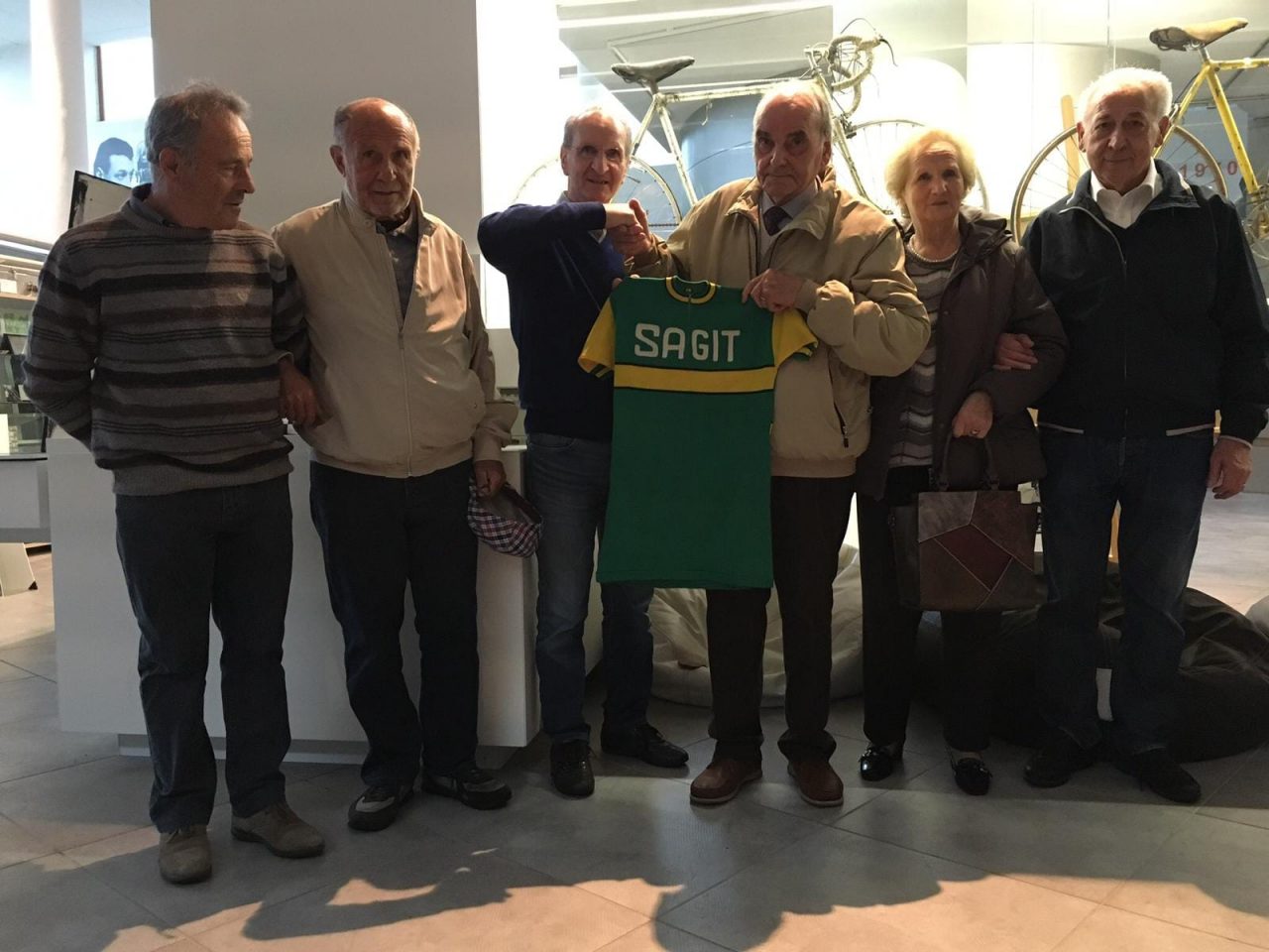 Ha donato la maglia della sua squadra al museo del Ghisallo