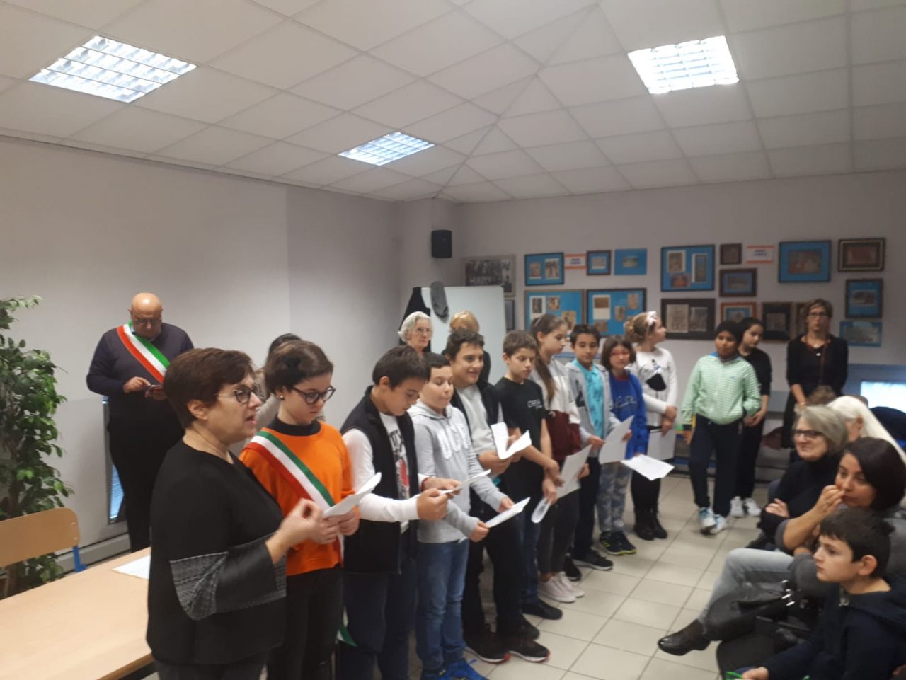 Scuola in festa a Carnate in difesa dei diritti dei più piccoli VIDEO