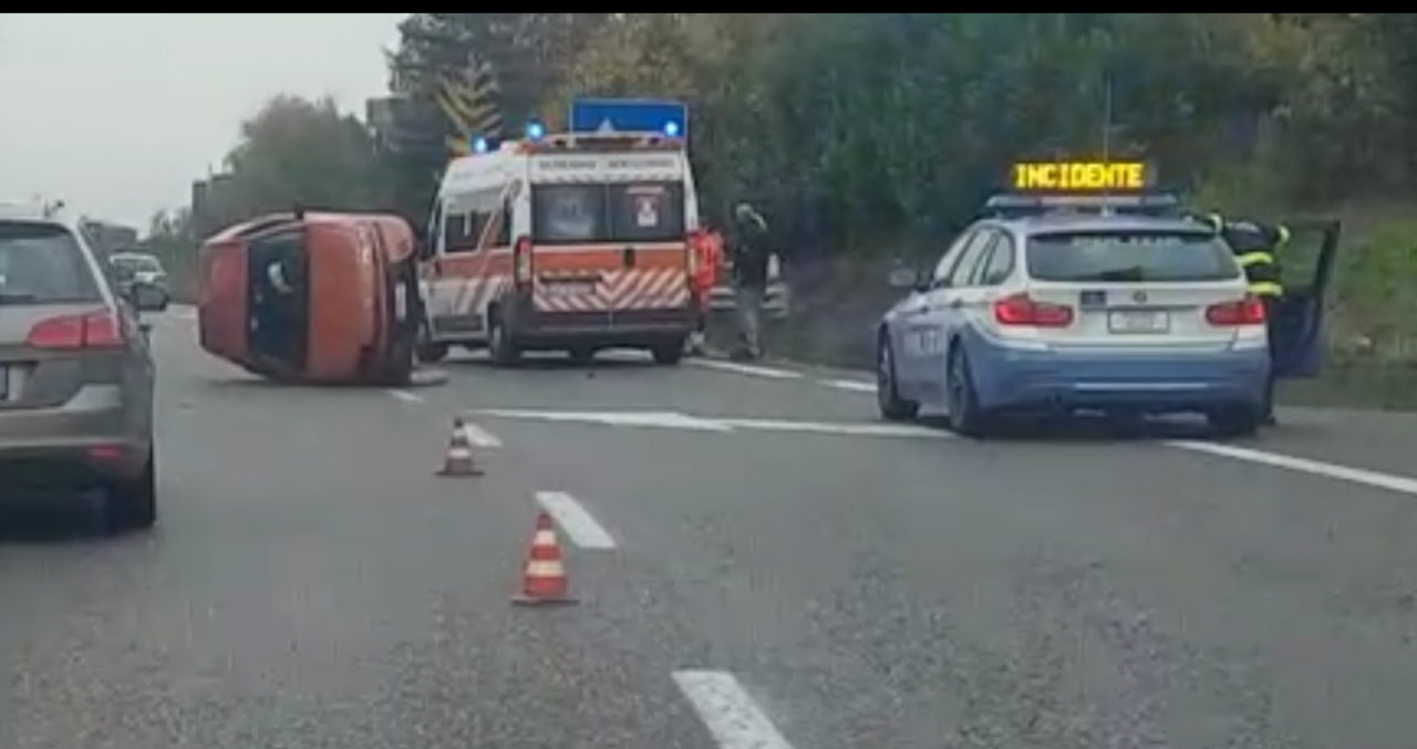 Giussano,  ribaltamento in  Valassina: code e rallentamenti