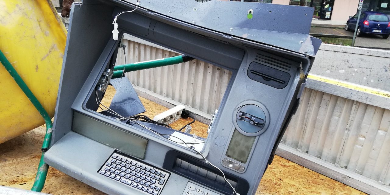 Sradicato il bancomat della Bpm di Carnate