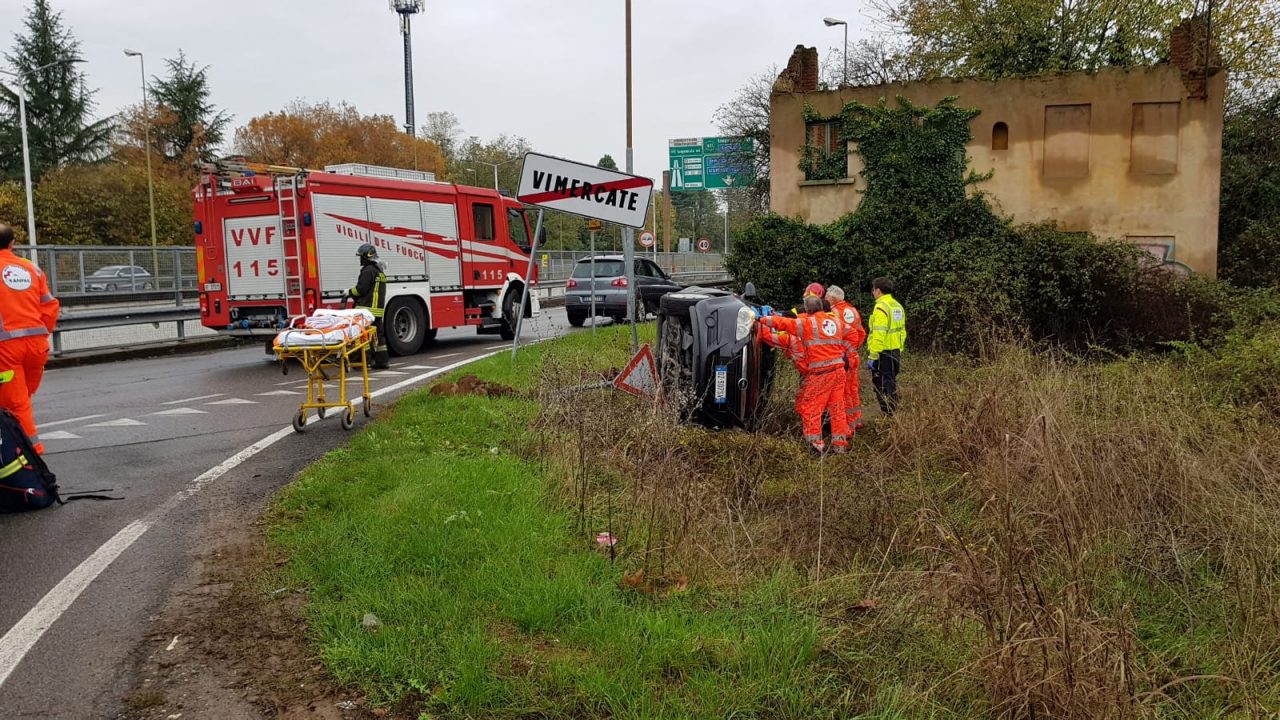 Auto ribaltata, grave incidente a Vimercate VIDEO E GALLERY