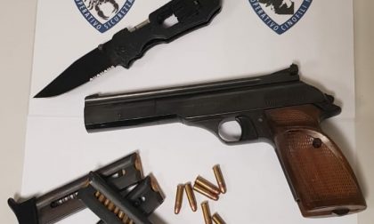 Non si ferma all'alt della Polizia locale e cerca di investire l'agente: arrestato