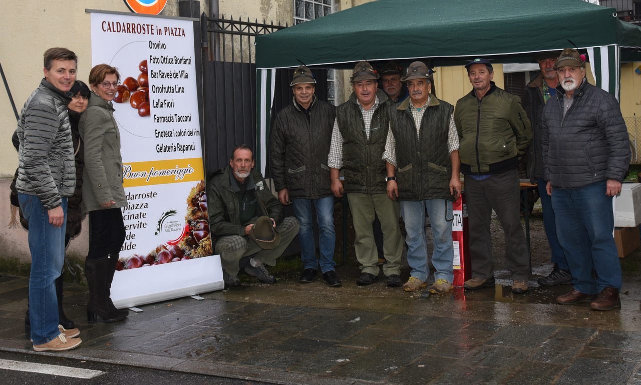 Castagne e solidarietà con i negozi di Villa Raverio