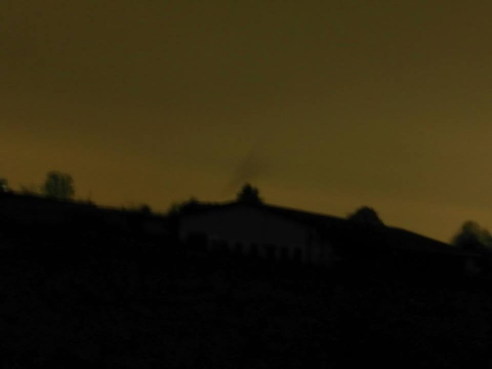 Odori nauseabondi dal forno crematorio per animali, comitato in protesta