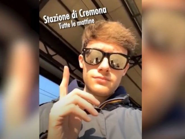 Studente pendolare filma, con ironia, un anno di disservizi sui treni VIDEO