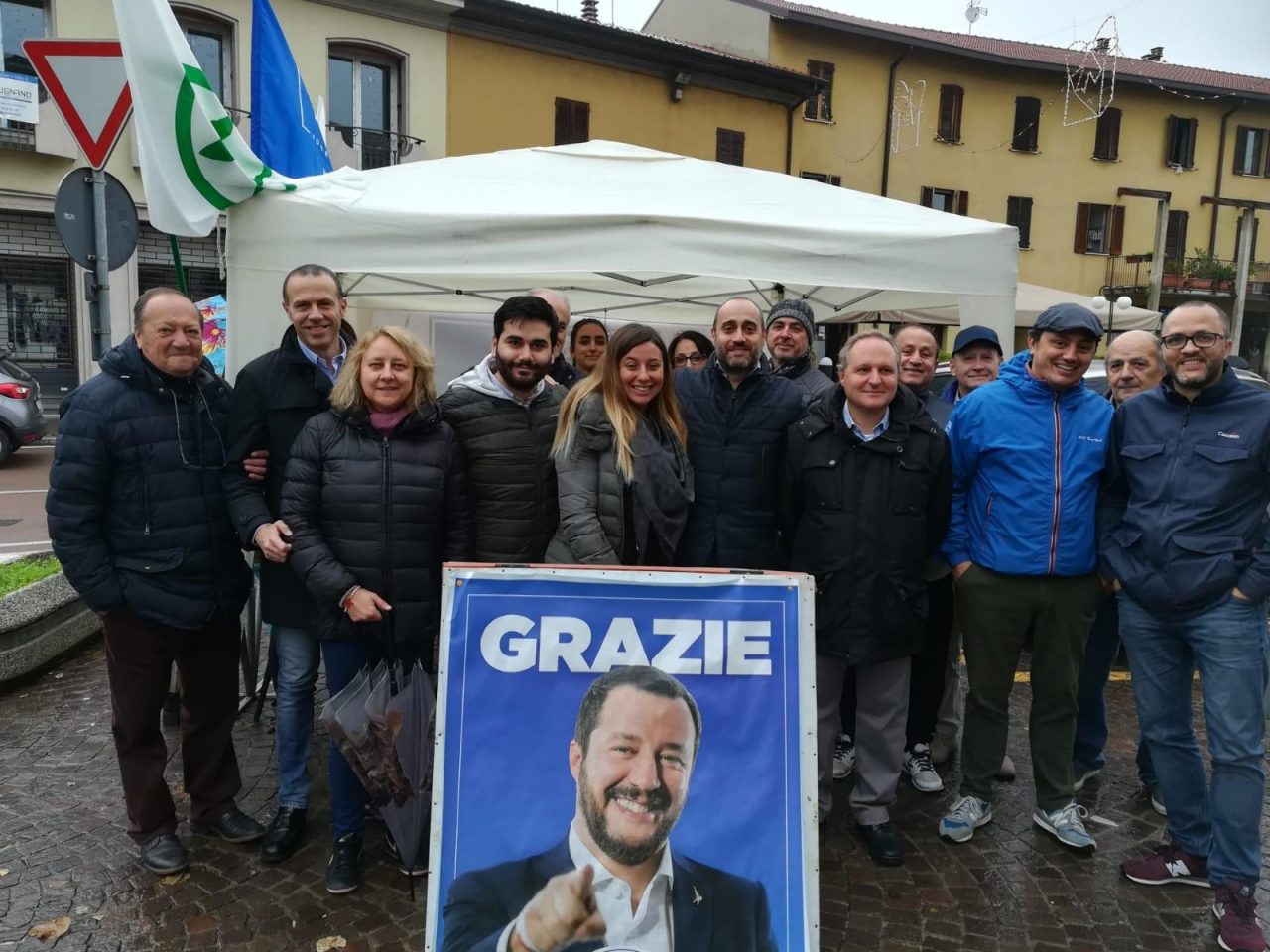 Il senatore Romeo in piazza Garibaldi a sostegno dei militanti muggioresi