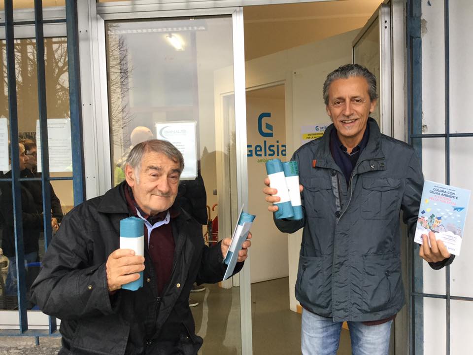 A Tregasio è iniziata la distribuzione dei sacchi blu