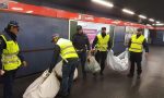 Venditore abusivo scappa dalla metro e aggredisce gli agenti