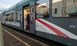 Lo minacciano con la siringa e lo rapinano appena sceso dal treno