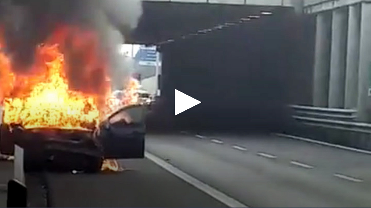 Auto prende fuoco in Tangenziale Est: un morto FOTO VIDEO