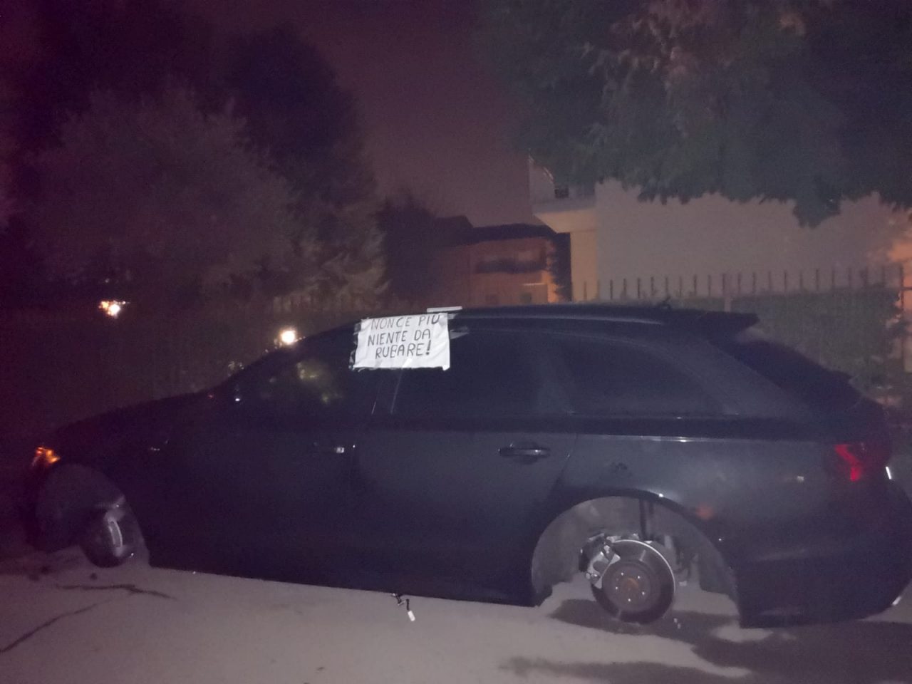 Verano, un’altra auto cannibalizzata
