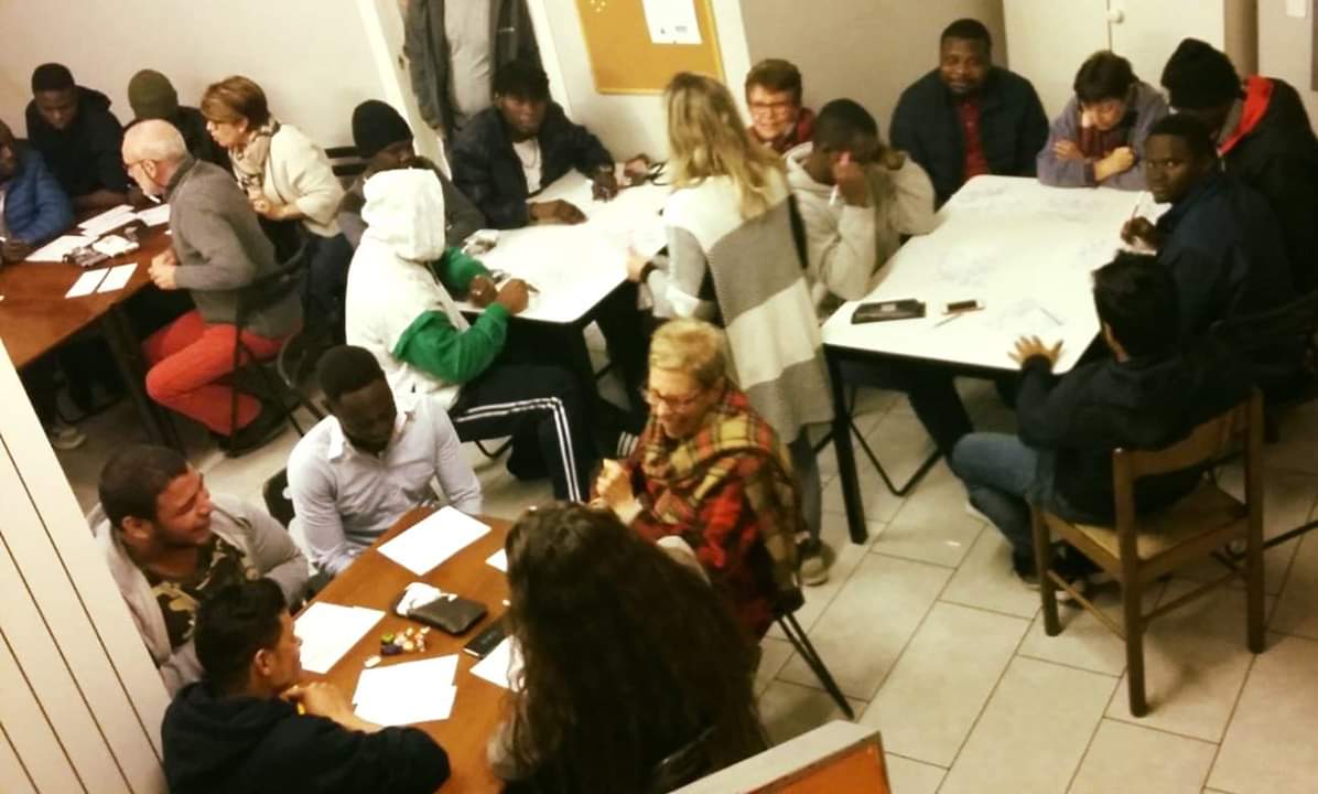 Petardo contro il Centro Accoglienza, danneggiato l’ingresso