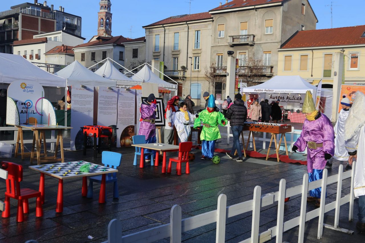 Tutti in piazza col mercatino e il villaggio di Babbo Natale