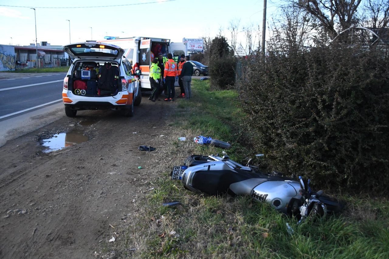 Scontro tra auto e moto sulla provinciale VIDEO e GALLERY