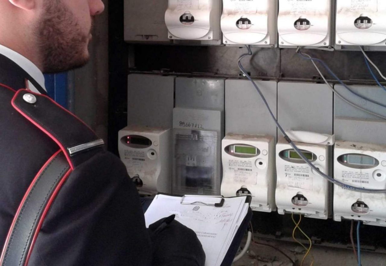Carate Brianza, ruba energia elettrica: arrestato