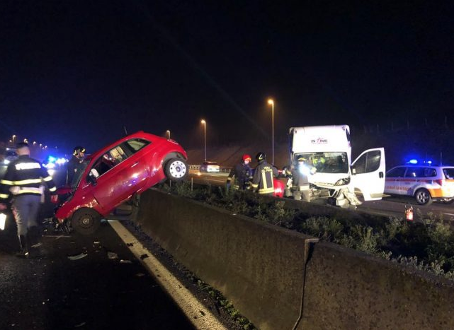 Furgone contromano in A4. Giovane 23enne gravissima