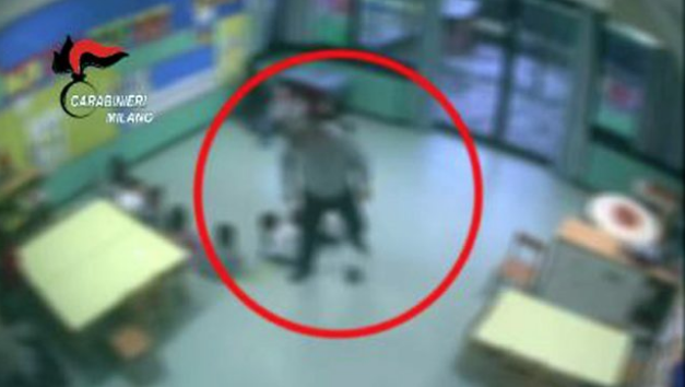 “Licenziate le colleghe del maestro violento alla scuola dell’infanzia” VIDEO