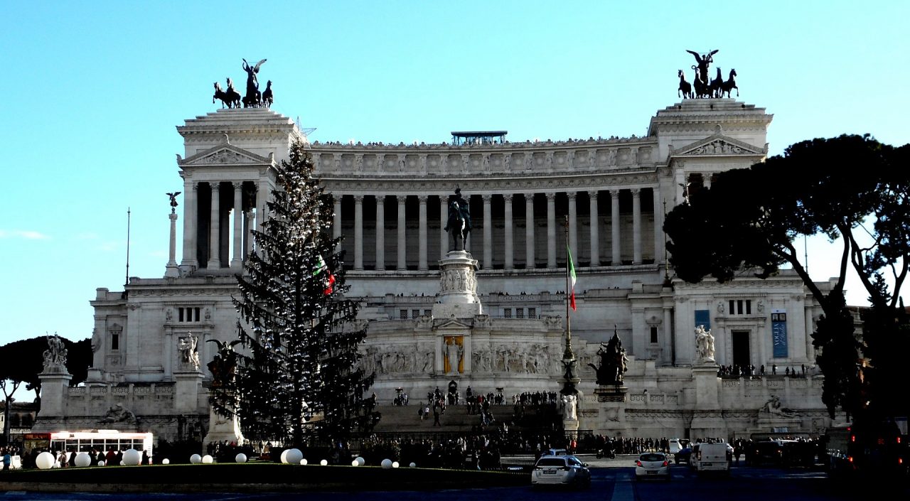 Il nuovo albero Spelacchio arriva dalla Lombardia (e paga Netflix)