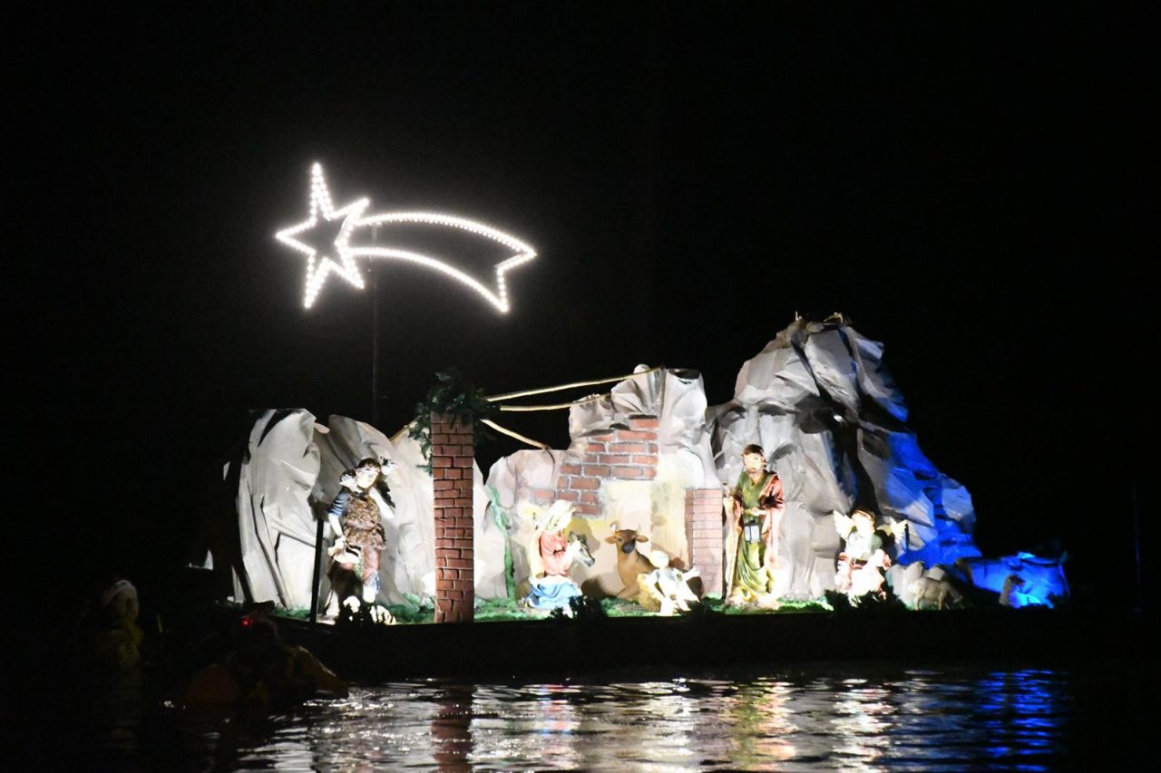 Che spettacolo il presepe nel laghetto FOTO e VIDEO
