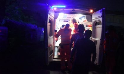 Auto contro moto in centro a Vimercate, due feriti trasportati in ospedale