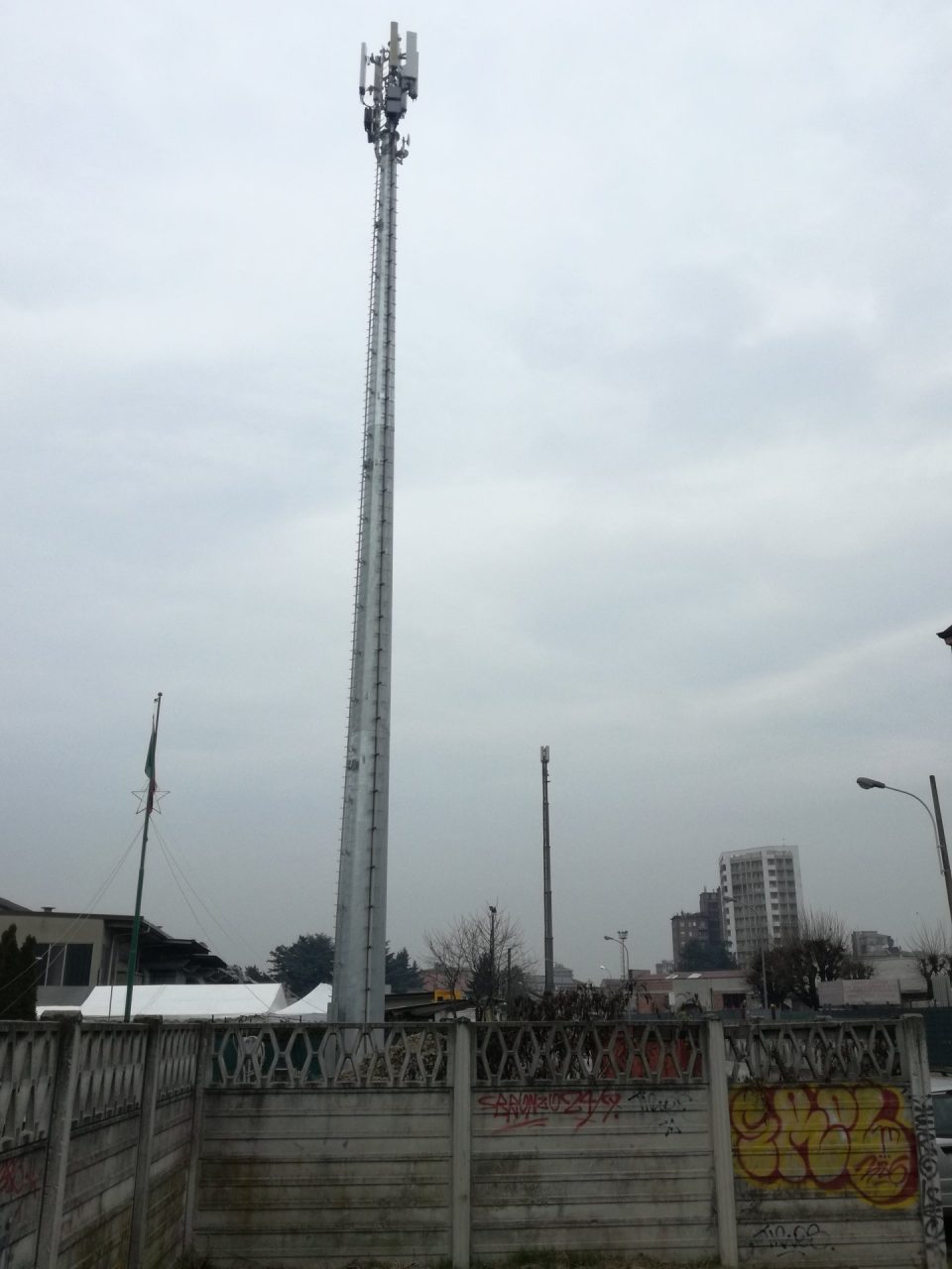 Il Comitato protesta per la nuova antenna dei telefonini