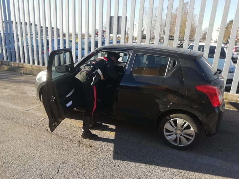 Ruba l’auto a Lissone e poi i peluches natalizi a Crema: arrestato un 49enne