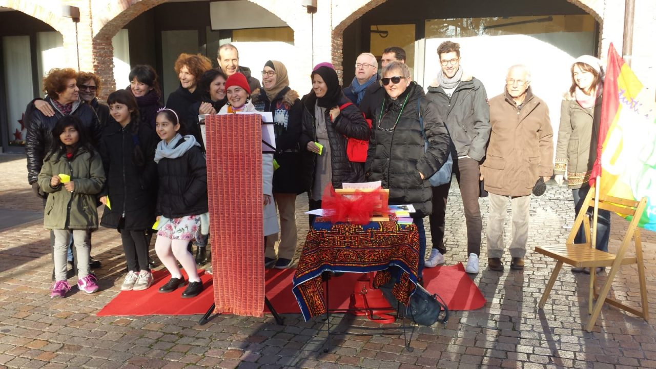 A Lentate tutti in piazza per i diritti umani FOTO