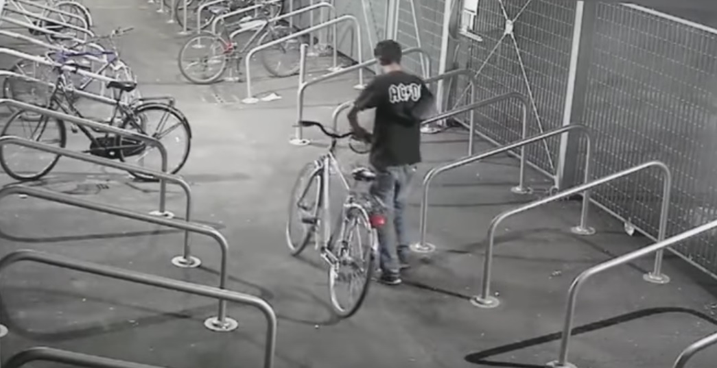 Ladro goffo ruba ma fa rumore ARRESTATO