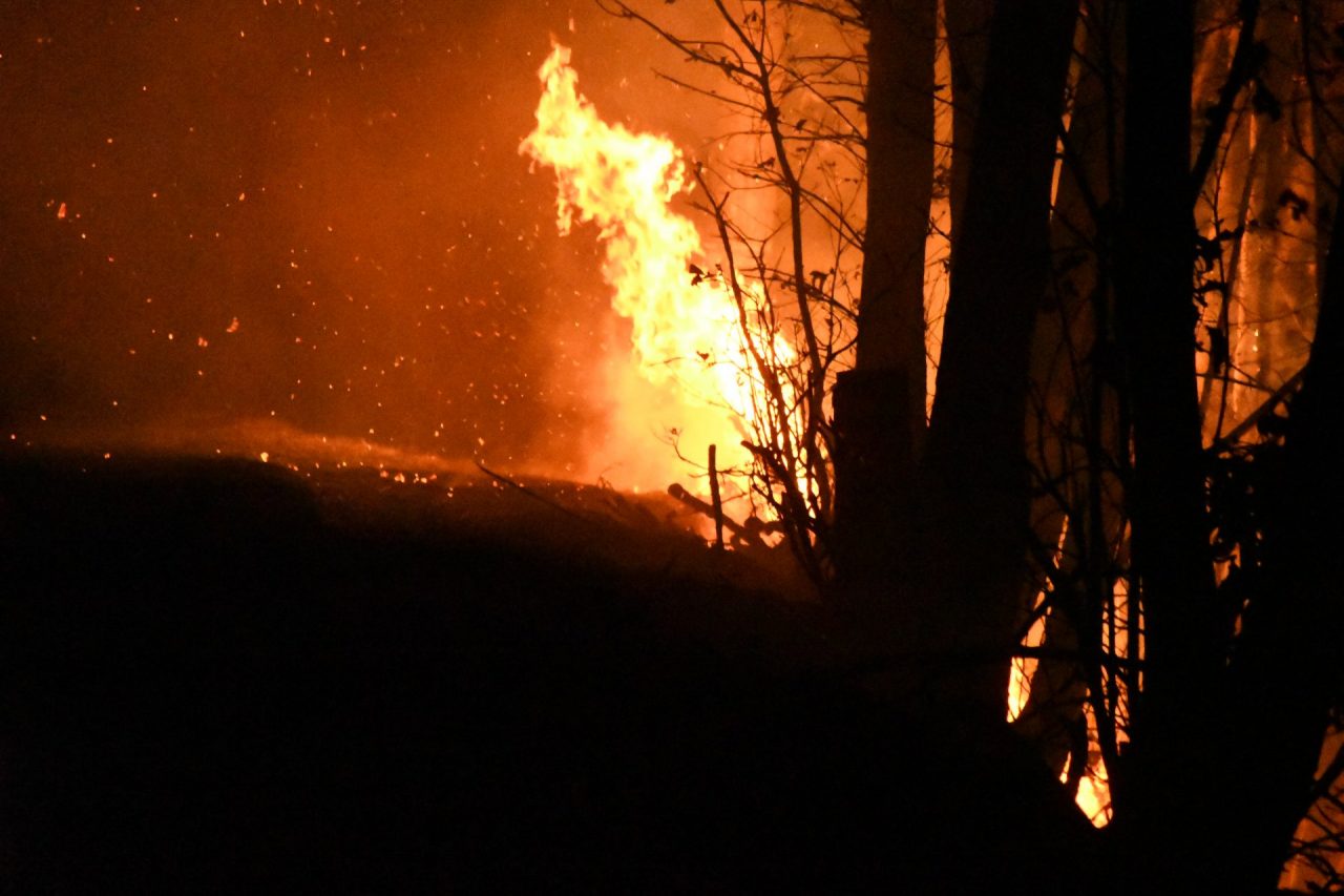 Incendio a Sorico, la montagna continua a bruciare FOTO E VIDEO