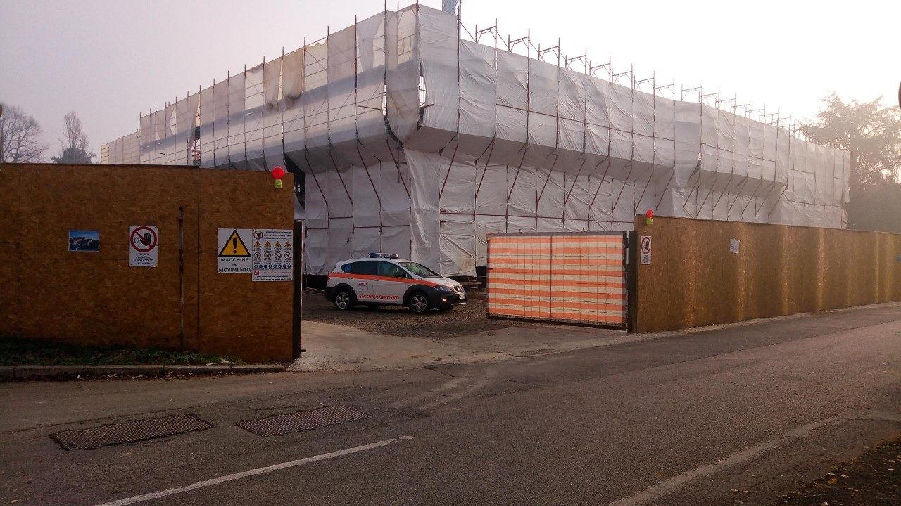 Precipita da un’impalcatura: 25enne in ospedale