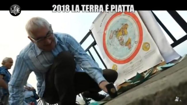 “La terra è piatta”, nel Bresciano uno dei maggiori complottisti d’Italia