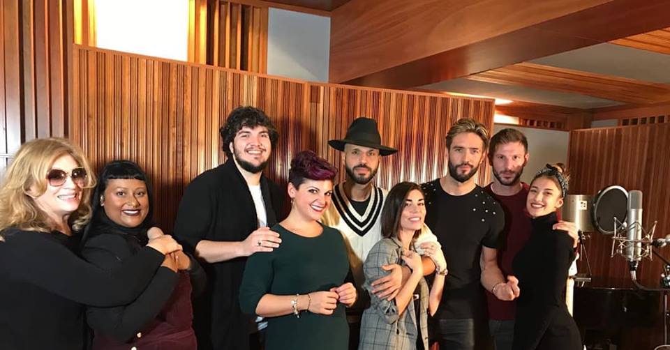Daniele balla con le star nel musical “Men in Italy”