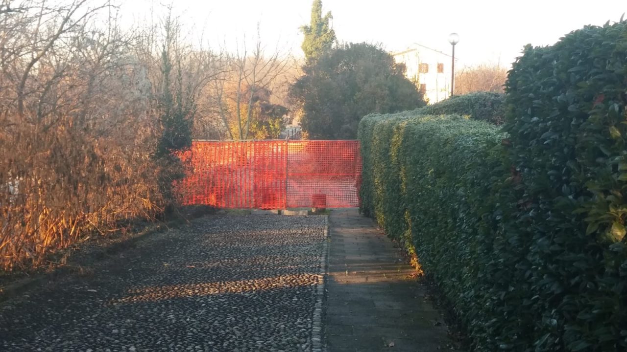 No alla ciclabile nel cortile, i condomini alzano le barricate