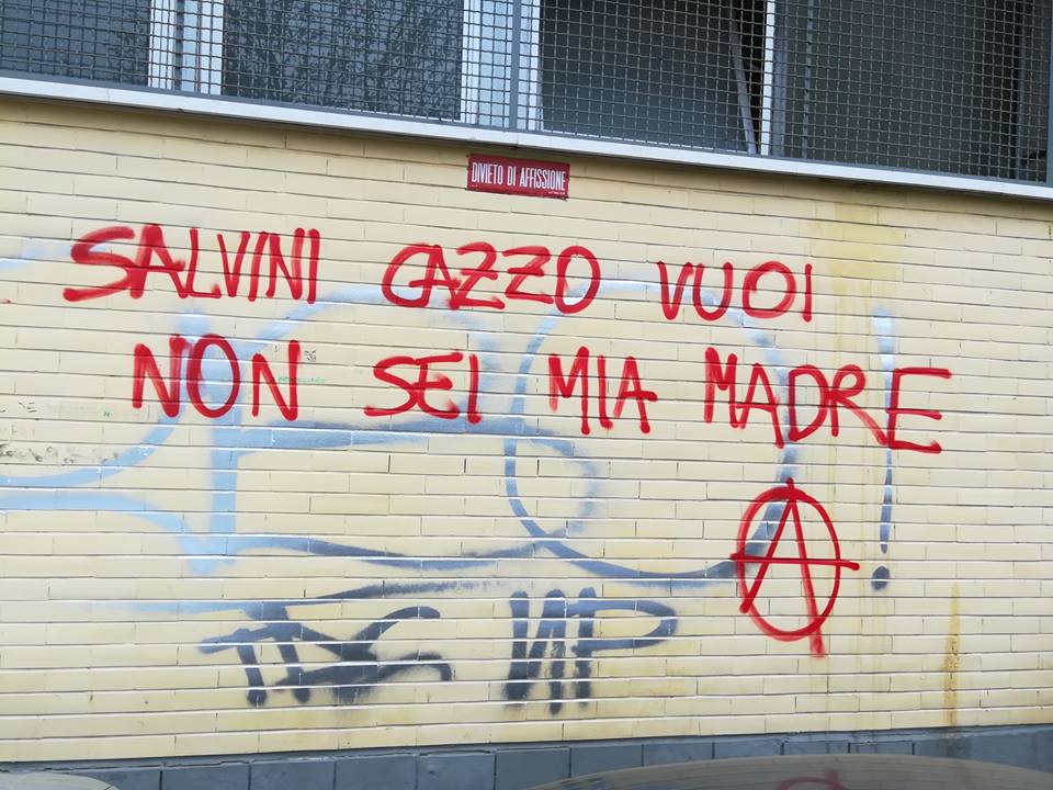 Scritte contro Salvini e incitamento alla violenza