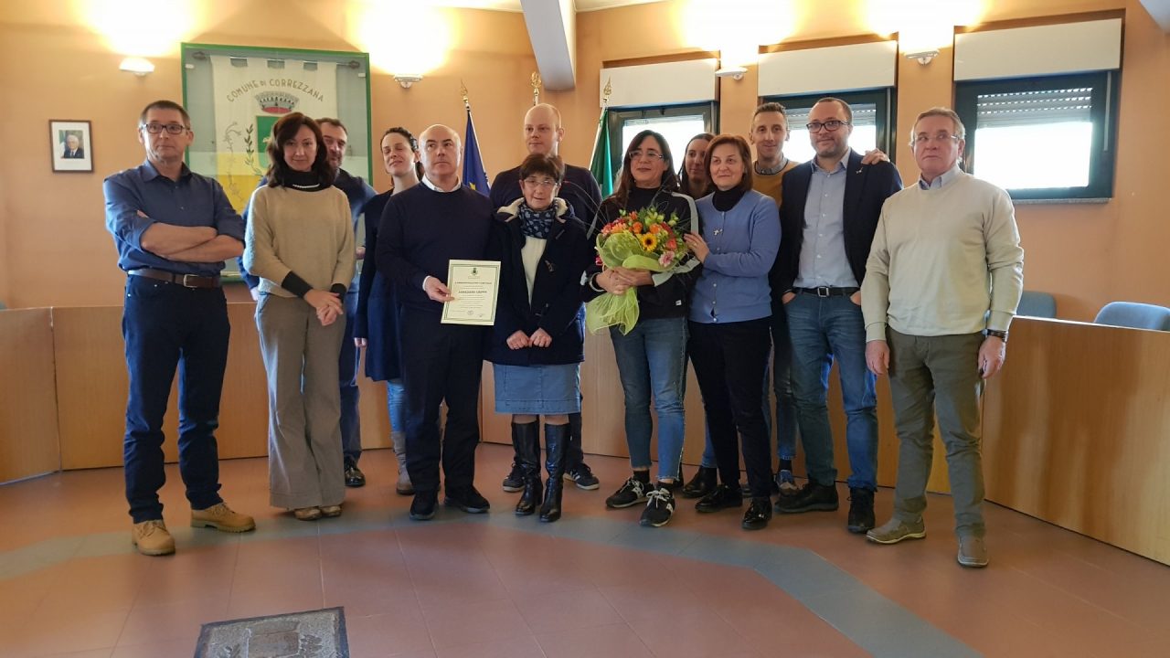 Correzzana rende omaggio alla storica maestra ora in pensione