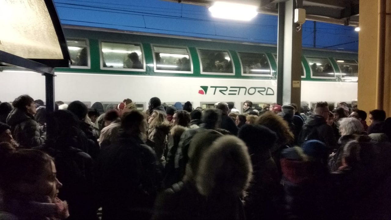Odissea quotidiana sui treni: sindaci e pendolari in campo insieme