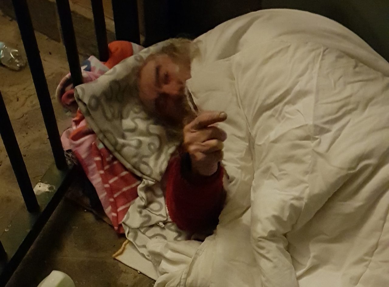 Caritas e Comune trovano una sistemazione per il clochard Galbusera