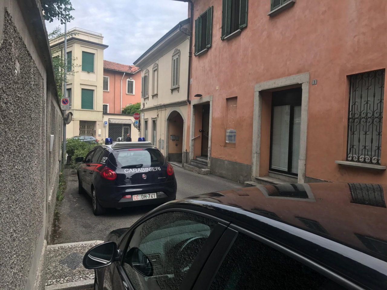 Rifugiati picchiano e sequestrano operatore per i soldi: 4 arresti